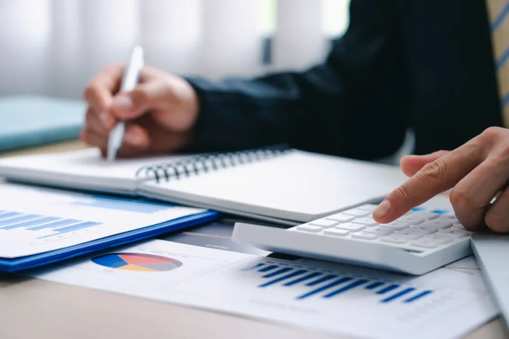 Hvad påvirker prisen på årsregnskabet?